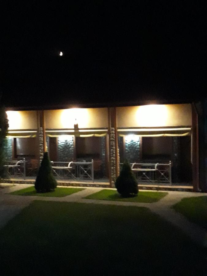 To Konaki Loutraki  Exterior photo