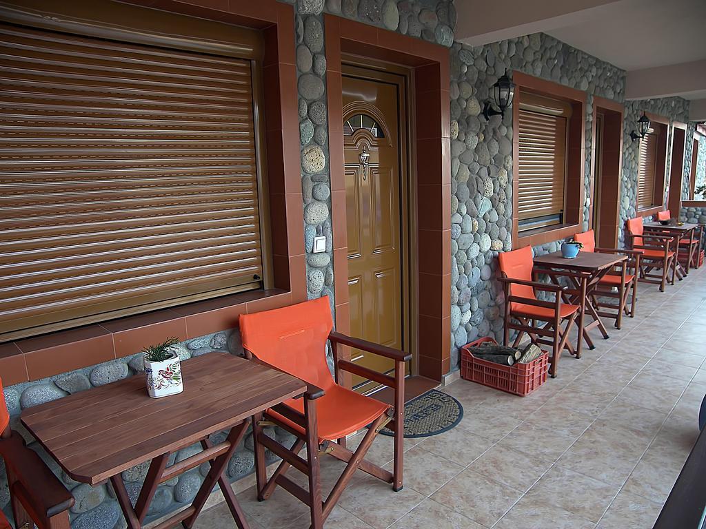 To Konaki Loutraki  Exterior photo