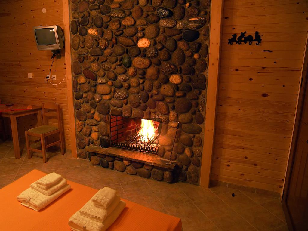 To Konaki Loutraki  Exterior photo